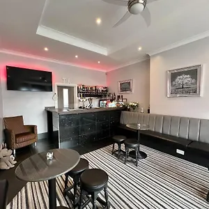 ** Otel Tudor Rose Birleşik Krallık