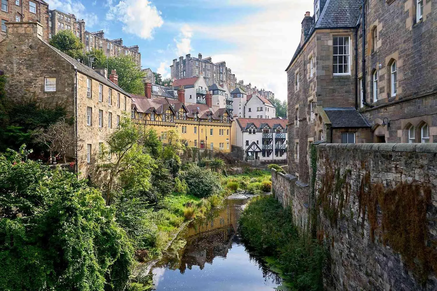 Safestay Edinburgh Cowgate 0*,